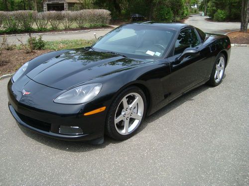 Black 2006 chevrolet corvette base coupe 2-door 6.0l 3lt heads up manual 6 speed