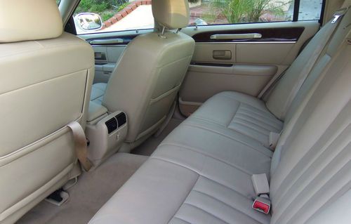 2006 Lincoln Town Car Signature Low Miles Mint !, image 16