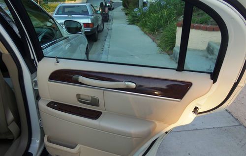 2006 Lincoln Town Car Signature Low Miles Mint !, image 17