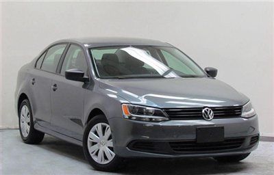 Like new jetta 2012 30mpg nicely equipped factory warranty looks drives new