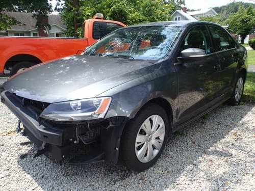 2013 volkswagen jetta, salvage,wrecked, runs and lot drives,