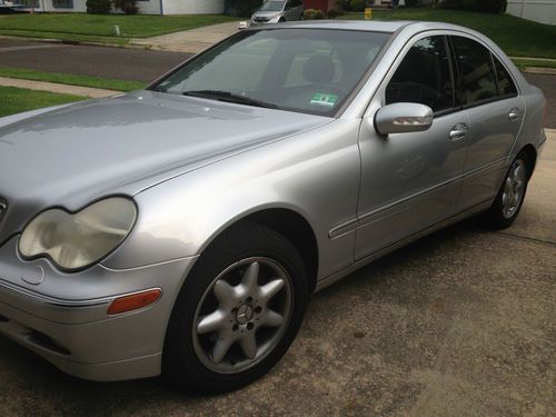 Very nice !!!! 2002 mercedes-benz c240 base sedan 4-door 2.6l