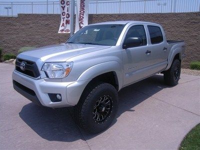 New trd off-road lifted v6 4x4 tire / wheel pkg tow pkg back-up camera loaded!