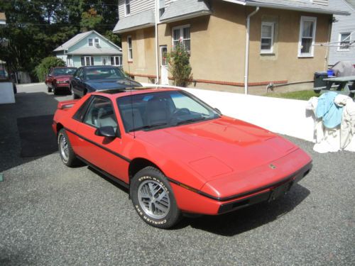 1984 pontiac fiero base coupe 2-door 2.5l