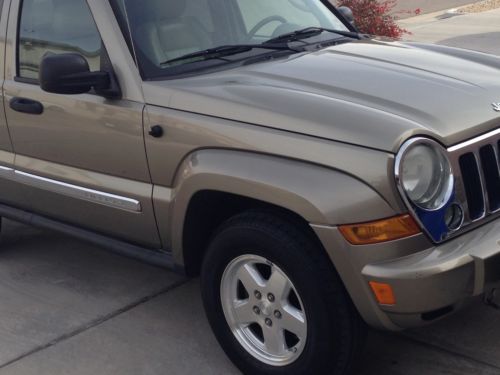 2006 liberty crd limited diesel 4x4 leather 46,000 miles sunroof runs great!