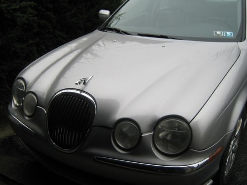 2002 jaguar s type silver 23,000 miles on it! v8 engine like new!