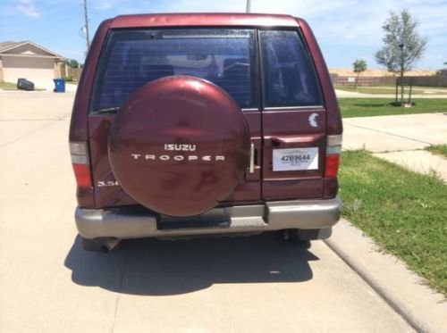 2000 maroon isuzu trooper / cd player, air conditioning, full size spare, clean