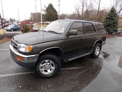 1997 toyota 4runner, sr5, 4x4, looks and runs fine, no reserve, low miles.