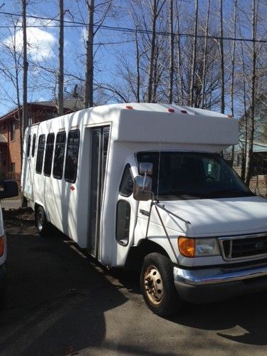 2005 ford e450 fiberglass body,muti pass.,one owner,low miles,priced super low!