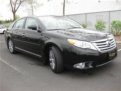 2011 toyota avalon limited with navigation, bluetooth.