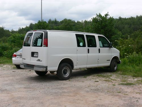 2000 chevrolet express 2500 base standard cargo van 3-door 5.7l