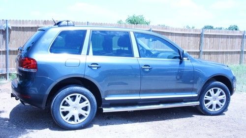Low miles, full time 4x4 with exrteme power, air ride susp. extended warranty!!