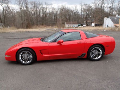 2001 chevrolet corvette base hatchback 2-door 5.7l