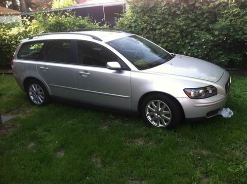 2006 volvo v50 t5 wagon 4-door 2.5l repairable must see!