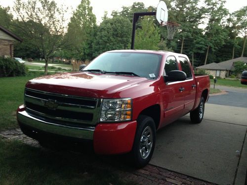 Red chevy silverado crew cab, 4.8l v8 ;127,000 miles one owner tow pkg
