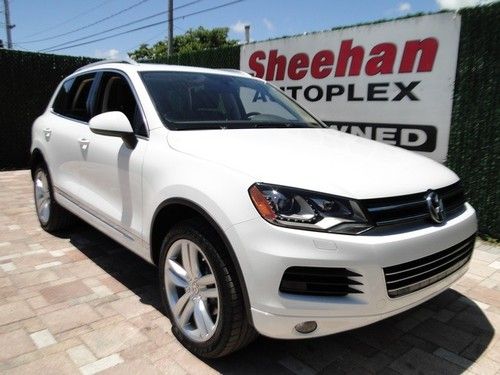 2012 volkswagen touareg vr6 executive awd nav lthr panoroof loaded! automatic 4-