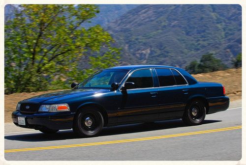 2001 crown victoria police package p71 clean and reliable