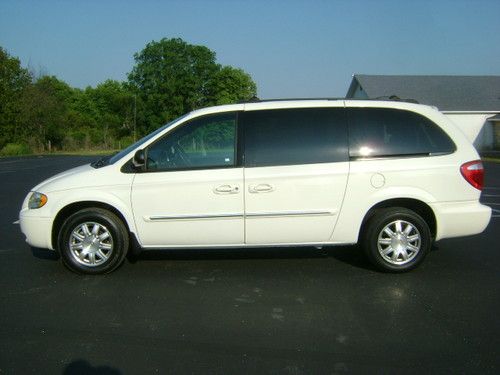 2005 chrysler town &amp; contry touring heated leather power sliders clean carfax