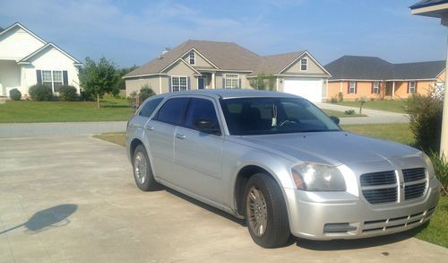 2005 dodge magnum se