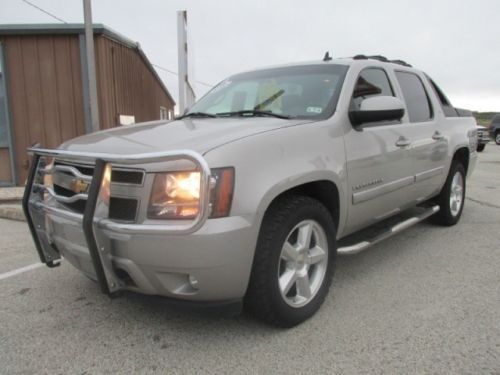 2007 chevrolet avalanche 4wd crew cab ltz 1 texas owner nav-roof-dvd-htd leather