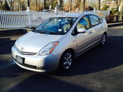 2009 toyota prius loaded with extras premium sound backup camera ect.