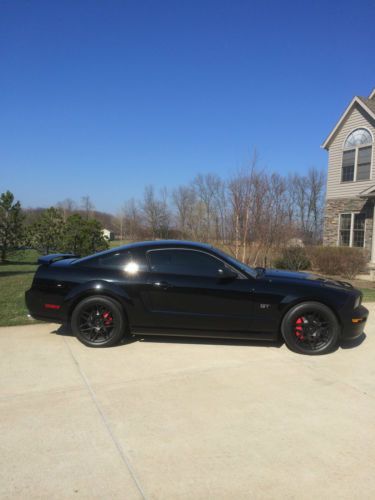 2006 ford mustang gt premium black clean with many extras 5 speed manual