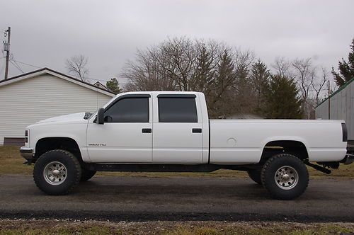 2000 chevrolet k3500 lifted ,new paint, 35's,