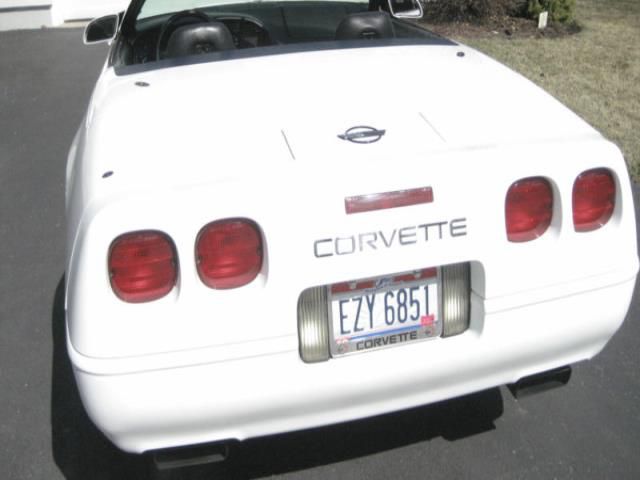 Chevrolet corvette base convertible 2-door