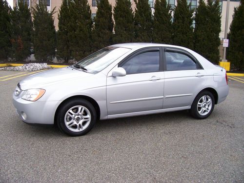 2005 kia spectra ex sedan 4-door 2.0l one owner ,clean carfax, new car trade in