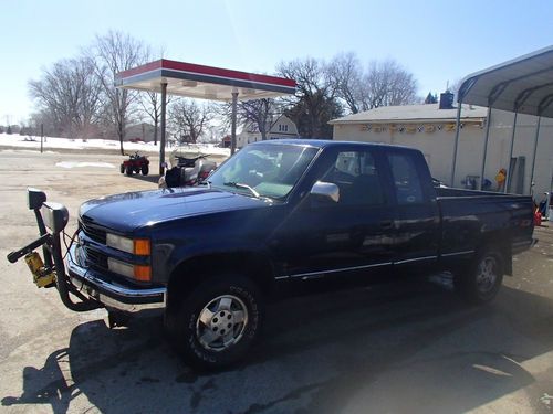 1993 chrvrolet chevy 1500 z71  with plow plow truck very clean extended cab