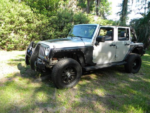 Jeep wrangler unlimited sahara 4 dr 4x4/3 tops/no reserve/silver/1 owner/custom