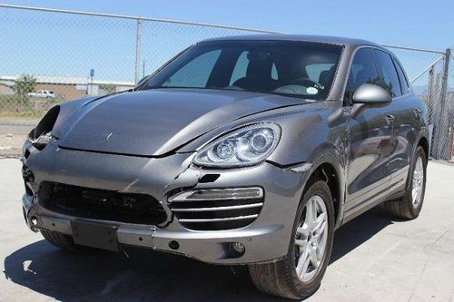 2012 porsche cayenne damaged salvage loaded runs! only 10k miles priced to sell!