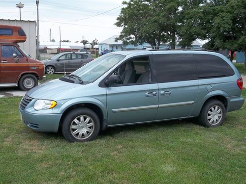 2006 CHRYSLER TOWN & COUNTRY TOURING, image 2