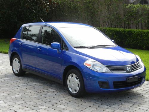 Nissan versa s 4 door 1 owner with only 5 ,000 miles must see