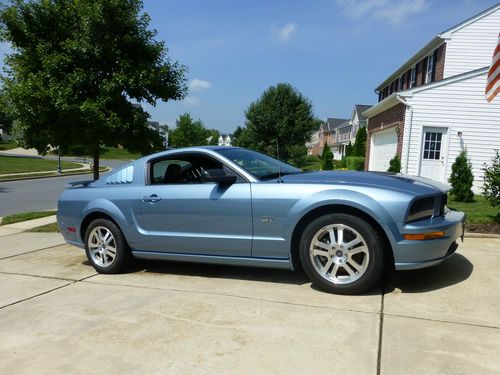 2005 ford mustang gt - incredibly low miles!