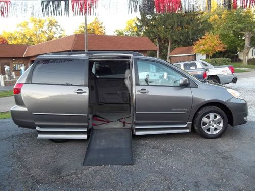 (1) owner! handicap wheelchair van! power ramp! leather! loaded! no reserve!