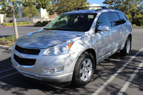 2010 chevrolet traverse lt awd, leather, navigation, dvd, 3rd row seat!