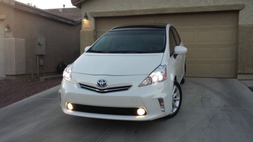 2013 toyota prius v five,tech pkg, gps,panorama roof,self park, 60 mi only l@@k