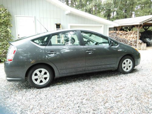 2009 toyota prius 4 door hatchback, leather, nav, no reserve, 40,000 miles!