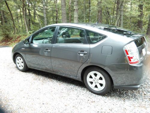 2009 Toyota Prius 4 Door Hatchback, Leather, NAV, NO RESERVE, 40,000 miles!, image 2