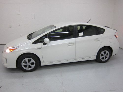 New! financing package 2 two blizzard pearl fwd gas/electric hybrid 1.8l 4 cyc