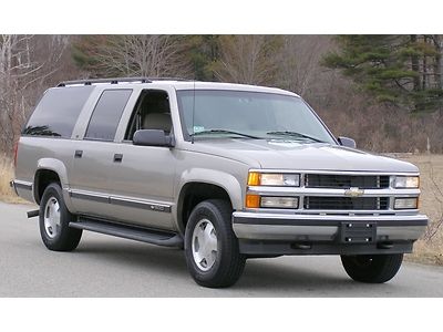 Super driving suburban lt 4x4! great shape! dvd, htd. seats! no reserve! look!!