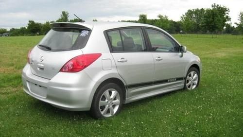 2011 nissan versa 1,8s hatchback