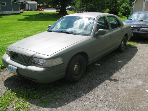 2001 ford crown vic ,p71 police package,4.6l,2v,plasti-dip green,new tires