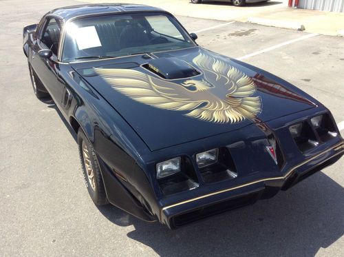 1981 pontiac trans am, 6.6 v8 automatic, new paint and graphics