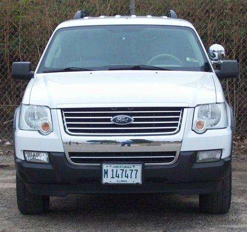 White 2007 ford explorer - one owner
