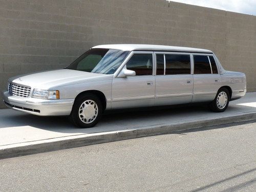 Gorgeous 1999 cadillac formal limousine 6-door. 55k miles. s&amp;s presidential limo