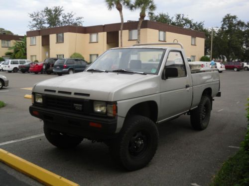 1987 nissan hardbody 4x4 5spd,4cyl