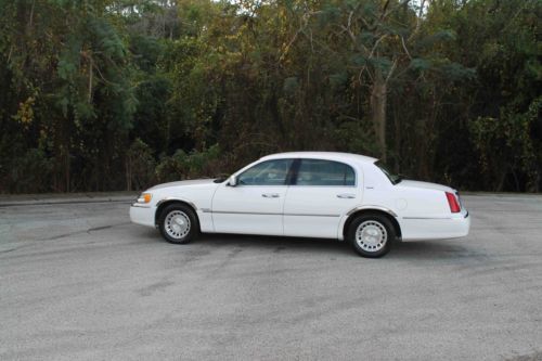 Fl ultra low mileage leather very nice condition pw pl cruise executive
