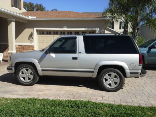 Gmc yukon 1996 2 door 2 wheel drive very well equipped in very good condition